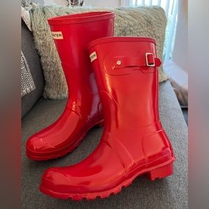 NWOB Original Short Waterproof Hunter Red Rain Boots size 9/40-41 Price Firm